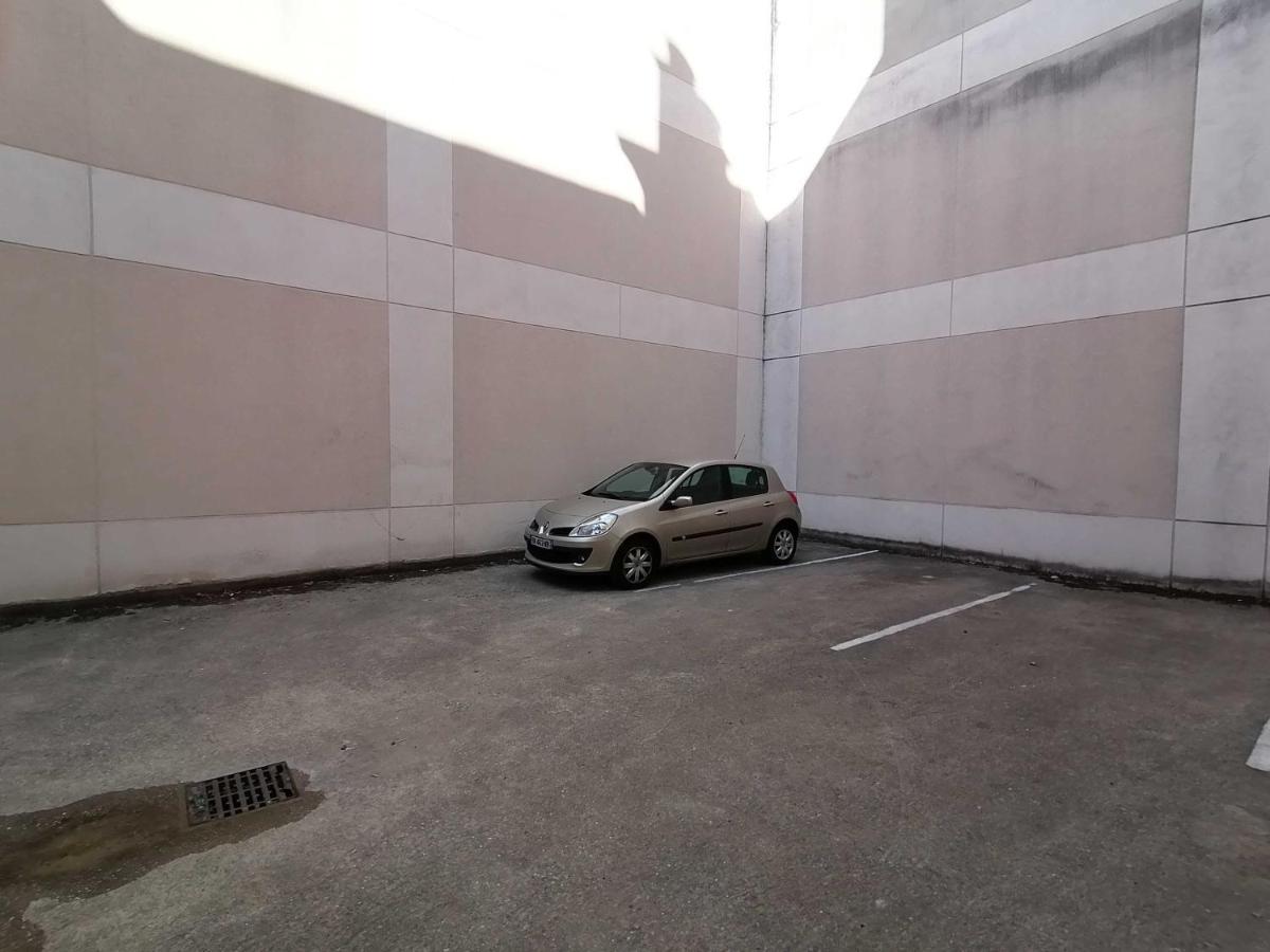 Le Gambetta - T3 Standing Avec Parking, Wifi, Netflix Apartment Laval  Exterior foto